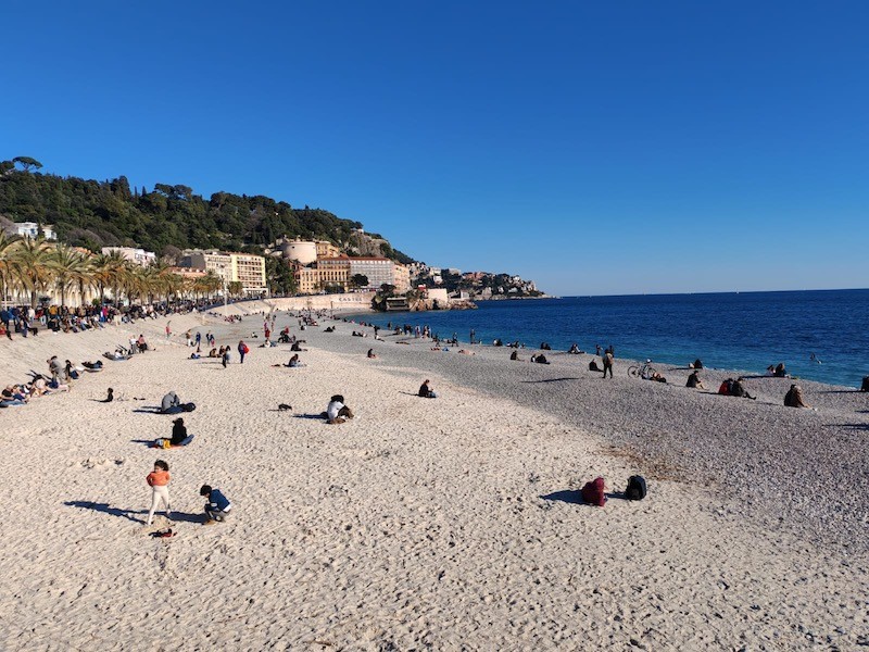 La plage à Nice