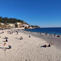 La plage à Nice