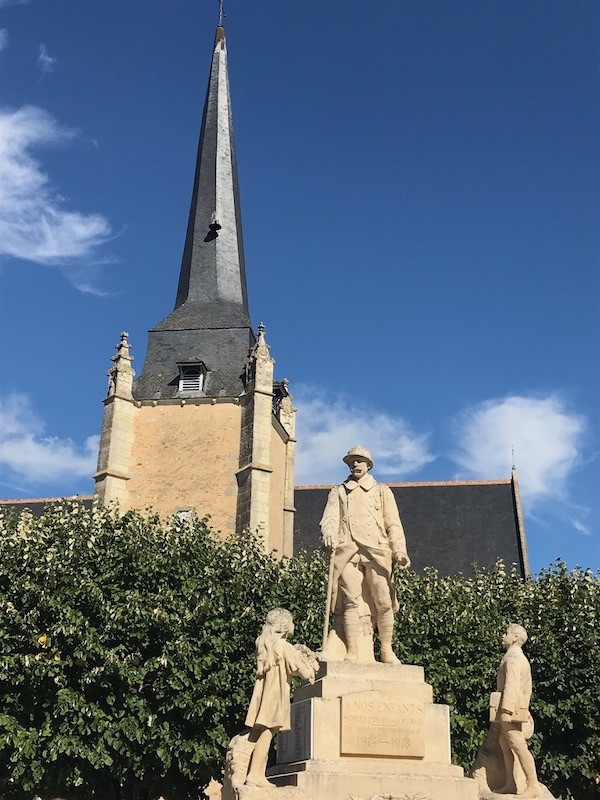 Marçon et sa flèche penchée