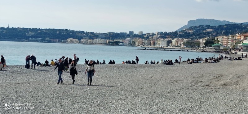 Plage de menton au pied du resto